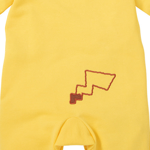 尾巴特寫:臀部位置的棕色邊框黃色閃電尾巴刺繡特寫。