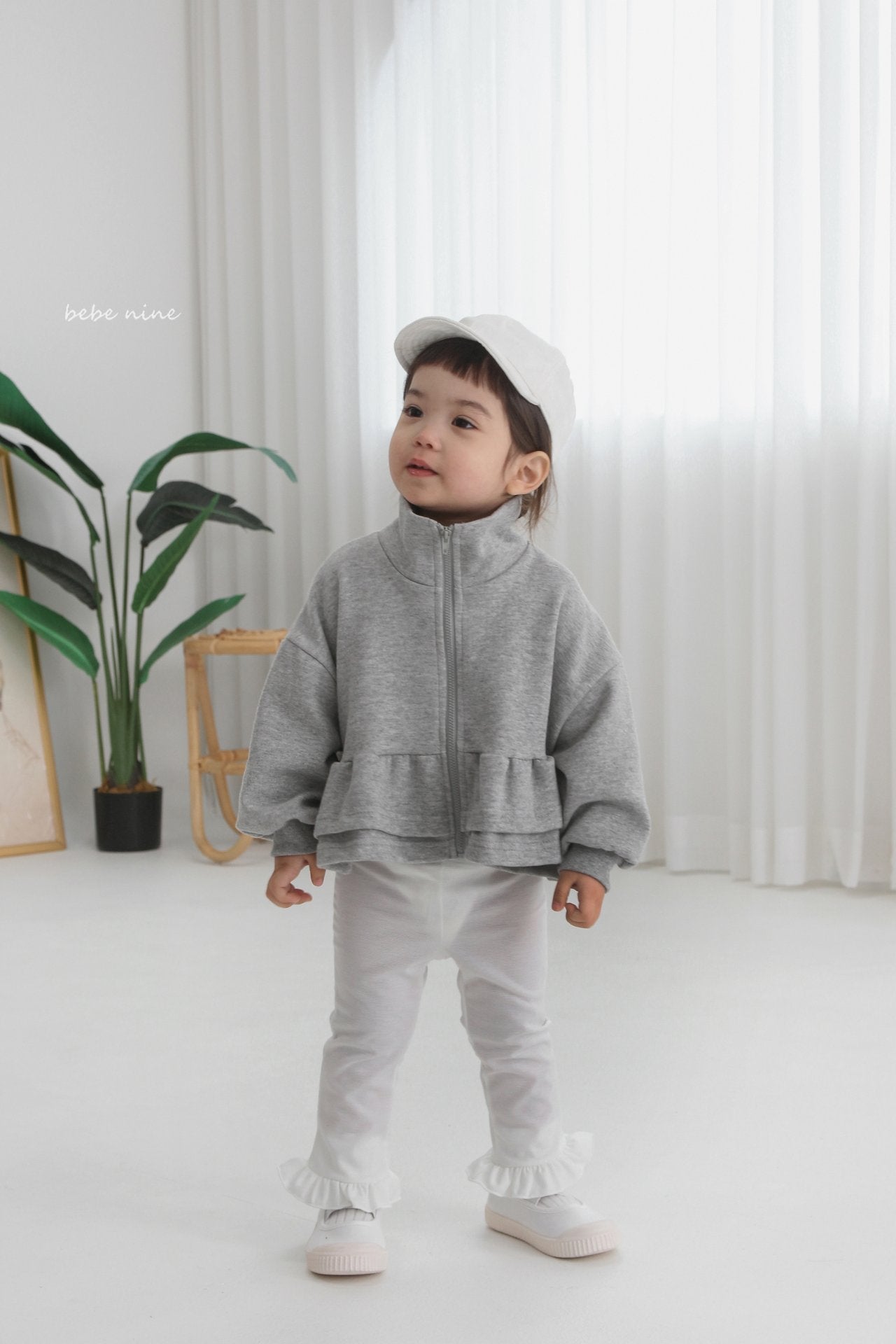 韓國童裝｜Cropped 荷葉邊短版拉鍊外套 BN24