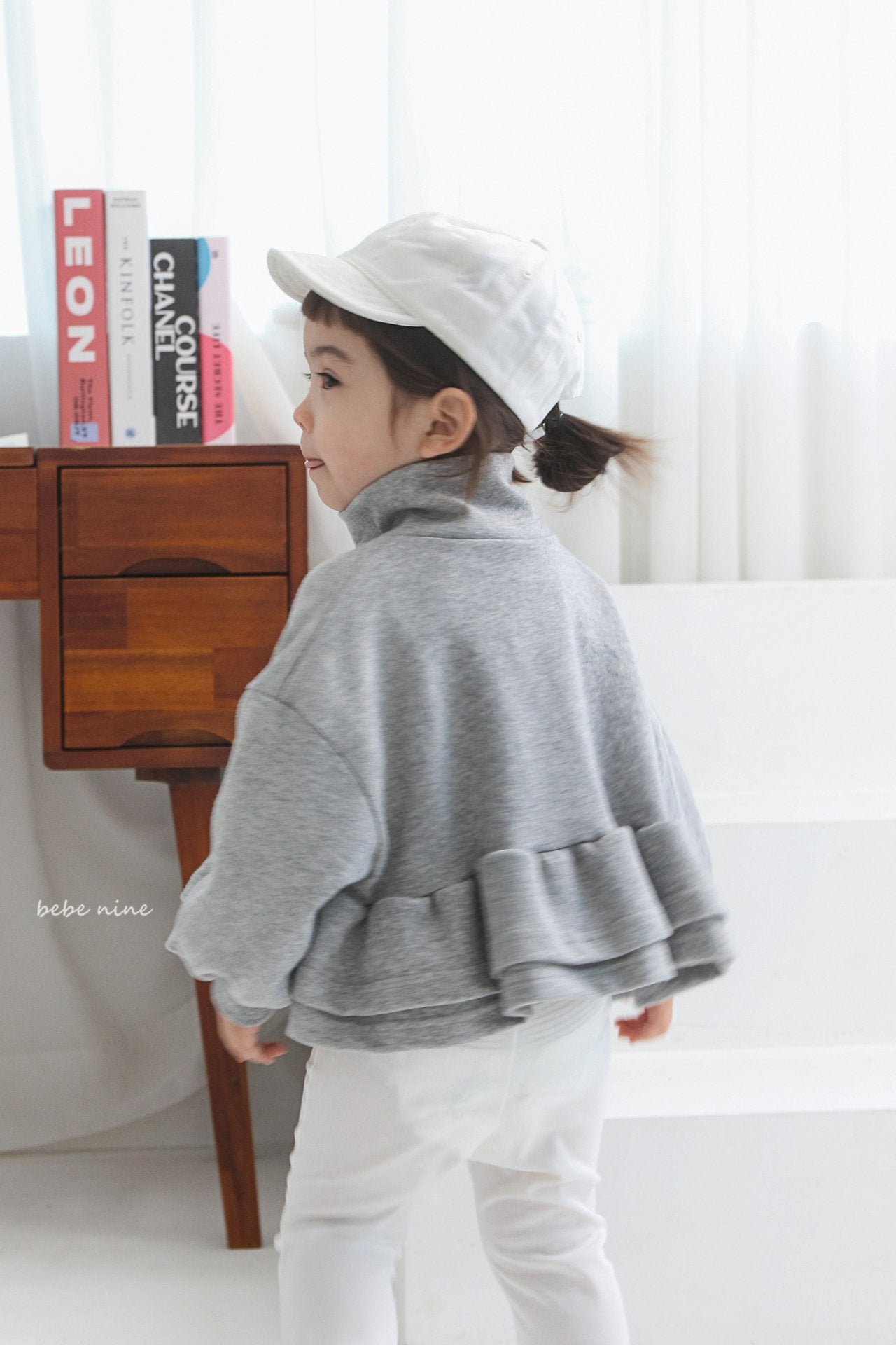 韓國童裝｜Cropped 荷葉邊短版拉鍊外套 BN24