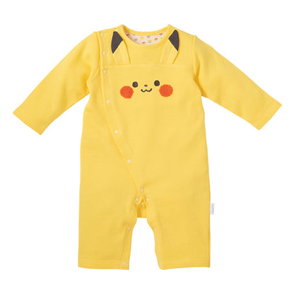 正面全圖:黃色比卡超造型嬰兒長袖連身衣，胸口有可愛比卡超五官刺繡及立體耳朵。